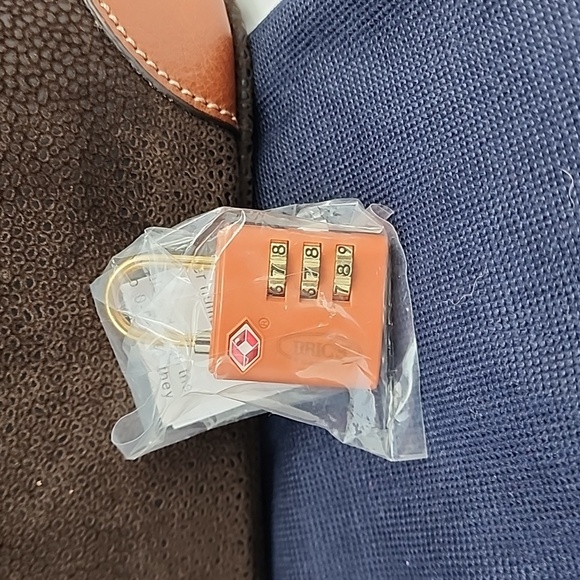 New - Bric's Life Tuscan Olive Cosmetic Train Case - Twilight Bella Swan BD1 - Picture 2 of 12